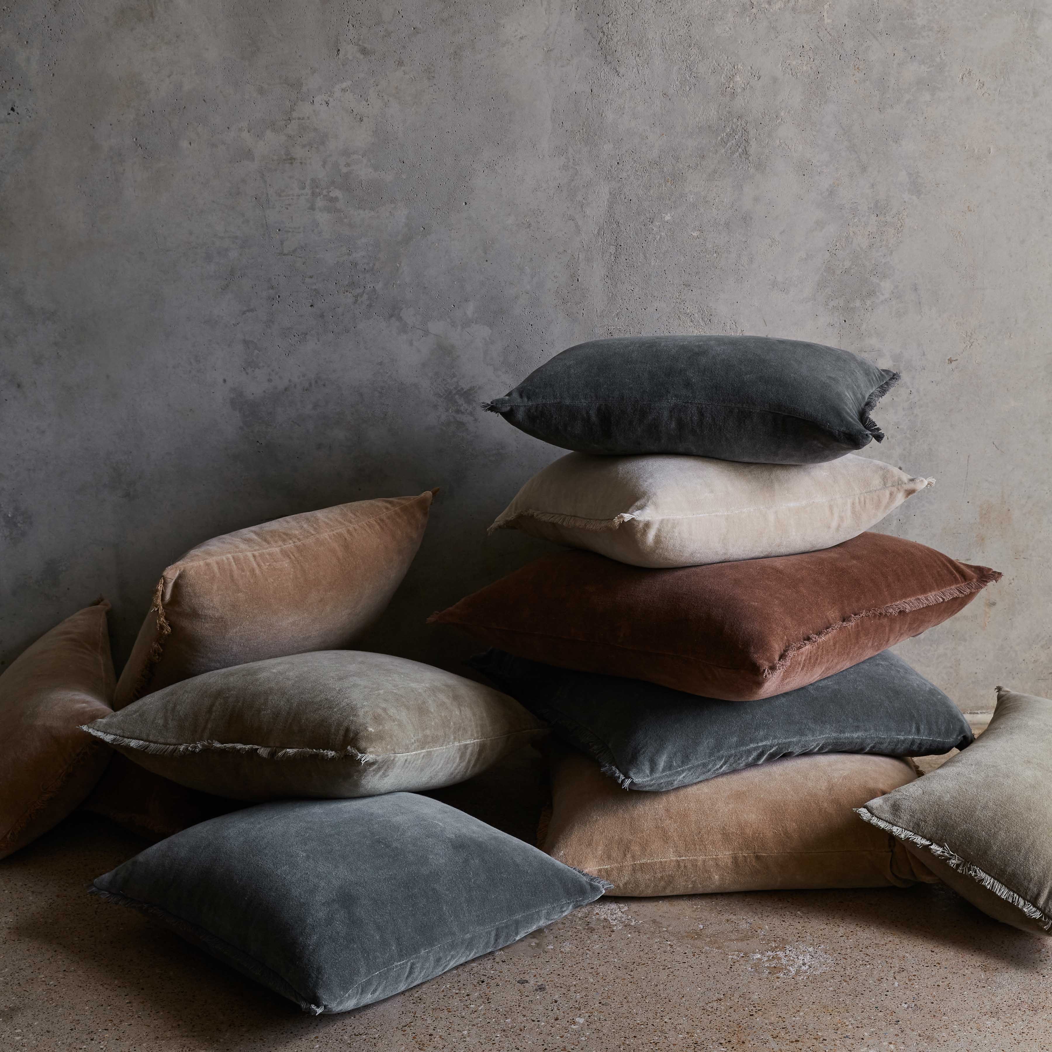 Velvet and linen outlet cushions